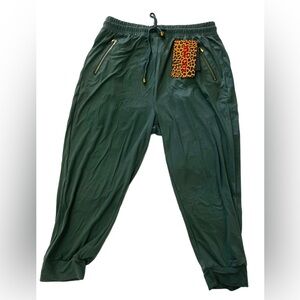 NWT Women’s Plus Size Bae City Agave Green Soft CAPRI Joggers with Gold Zippers